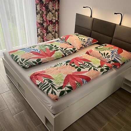 1 Tyskie Apartamenty Z Ogrodkiem Тичи Екстериор снимка