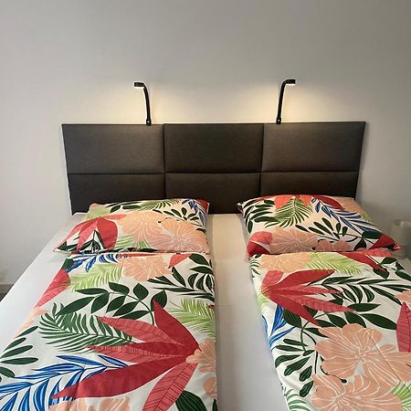 1 Tyskie Apartamenty Z Ogrodkiem Тичи Екстериор снимка